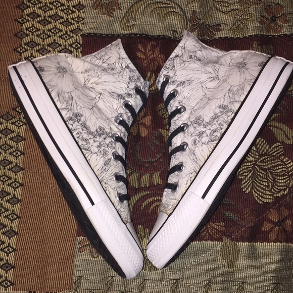 Converse Shoes - Hi-Top Converse✅